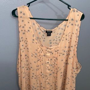 Torrid 5XL peach with white flower and feather print